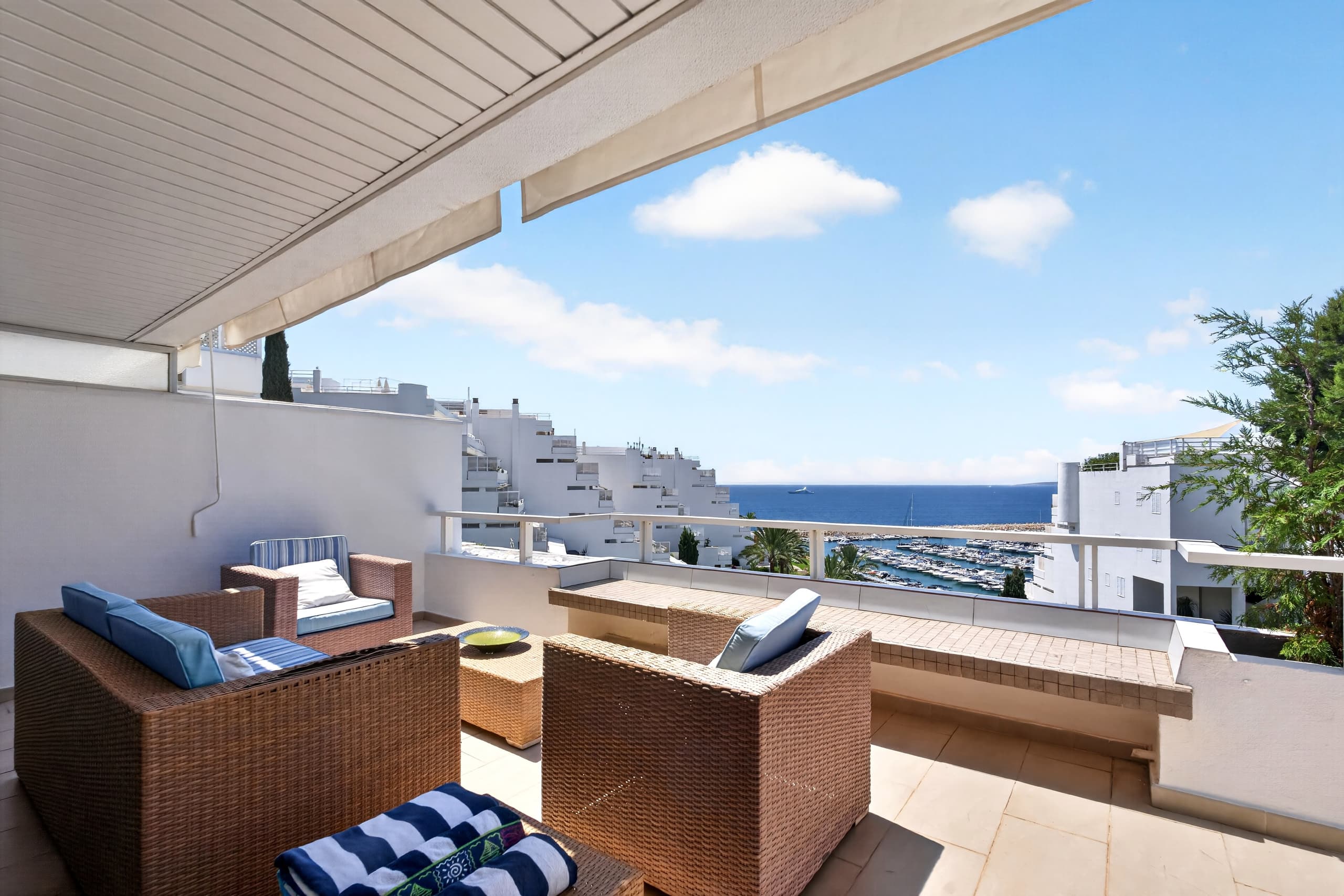Living above the masts of Puerto Portals, 1