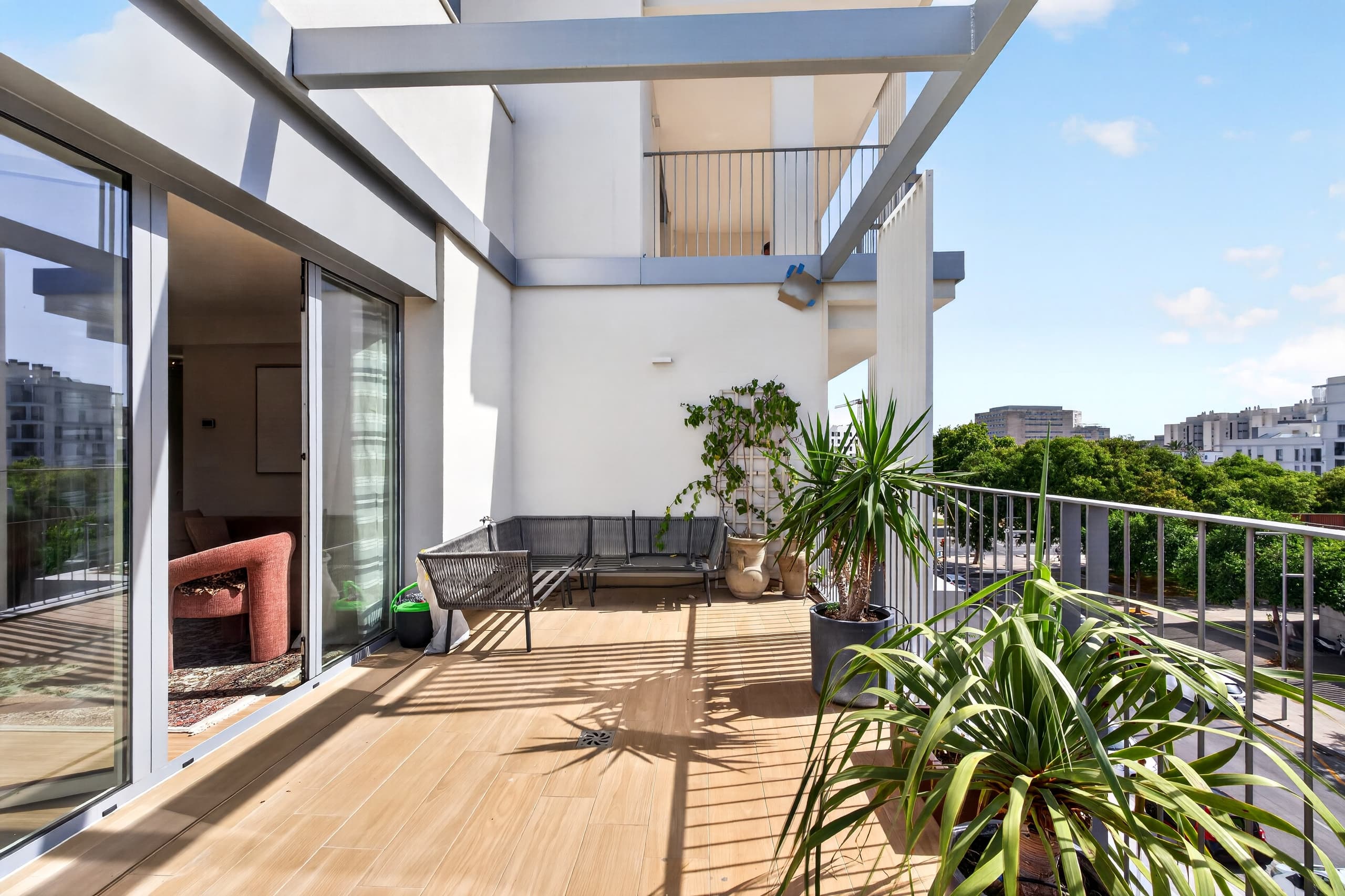 Modern living with a resort-like atmosphere, 4