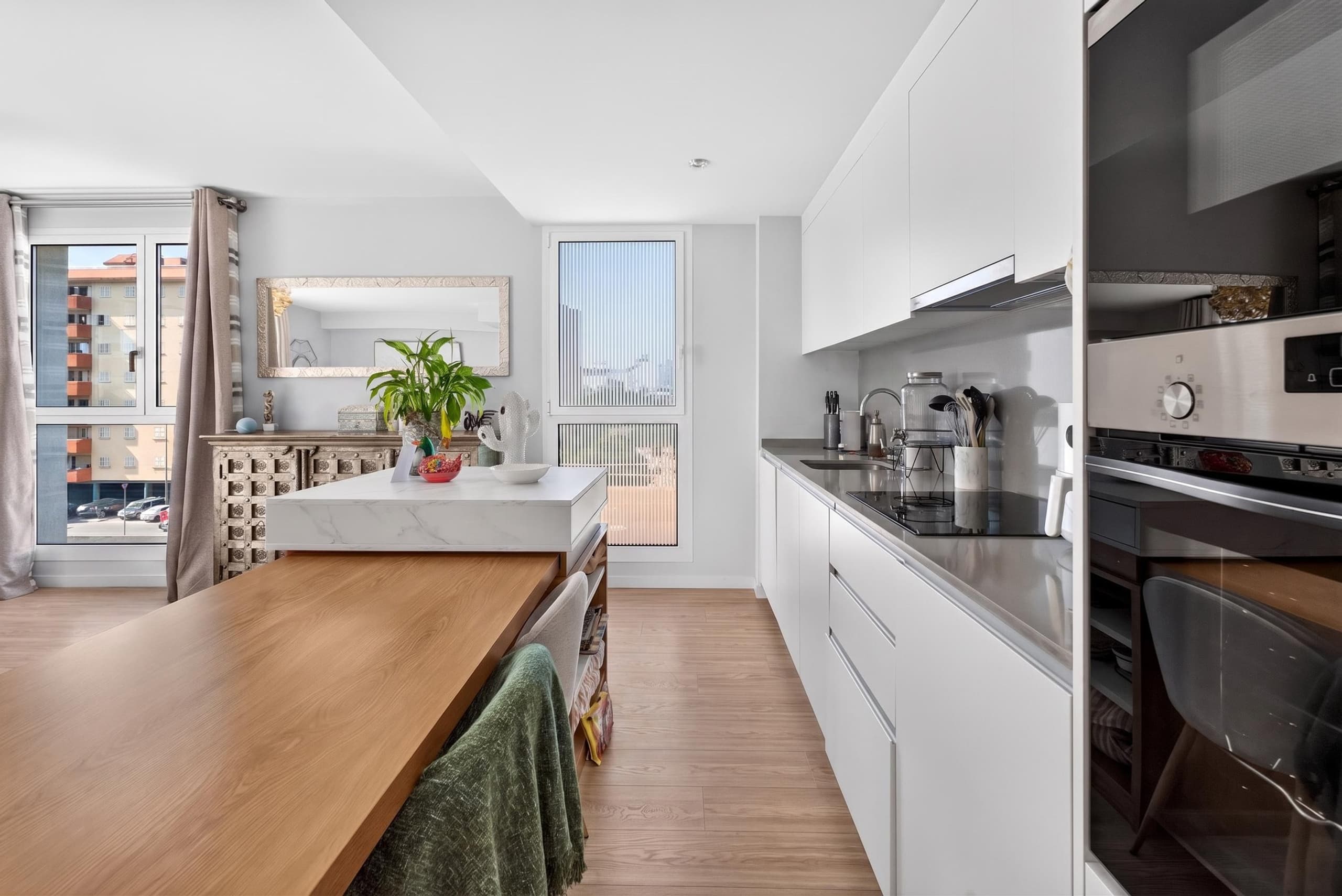 Modern living with a resort-like atmosphere, 7
