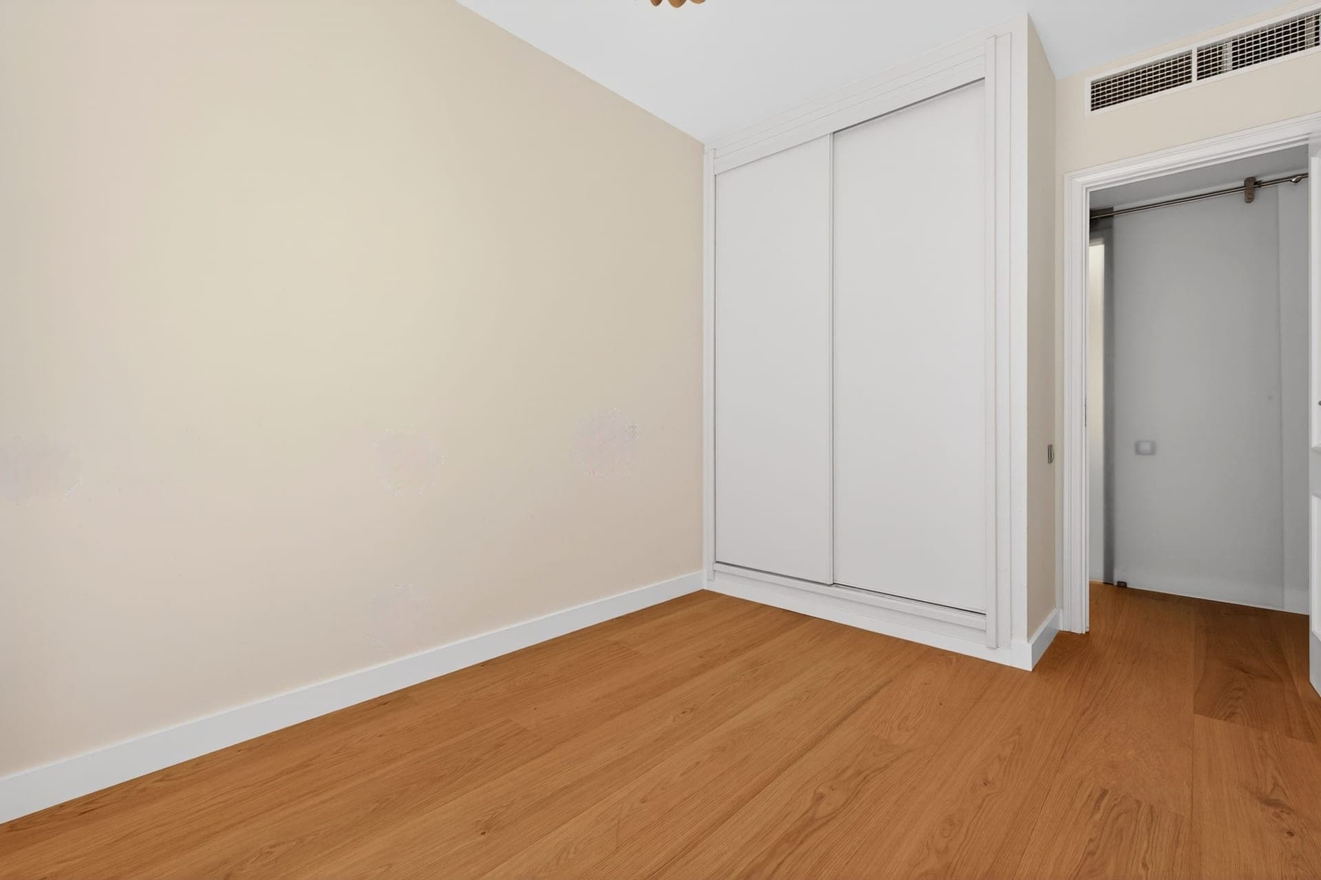 Elegant living in La Seu with parking space, 13