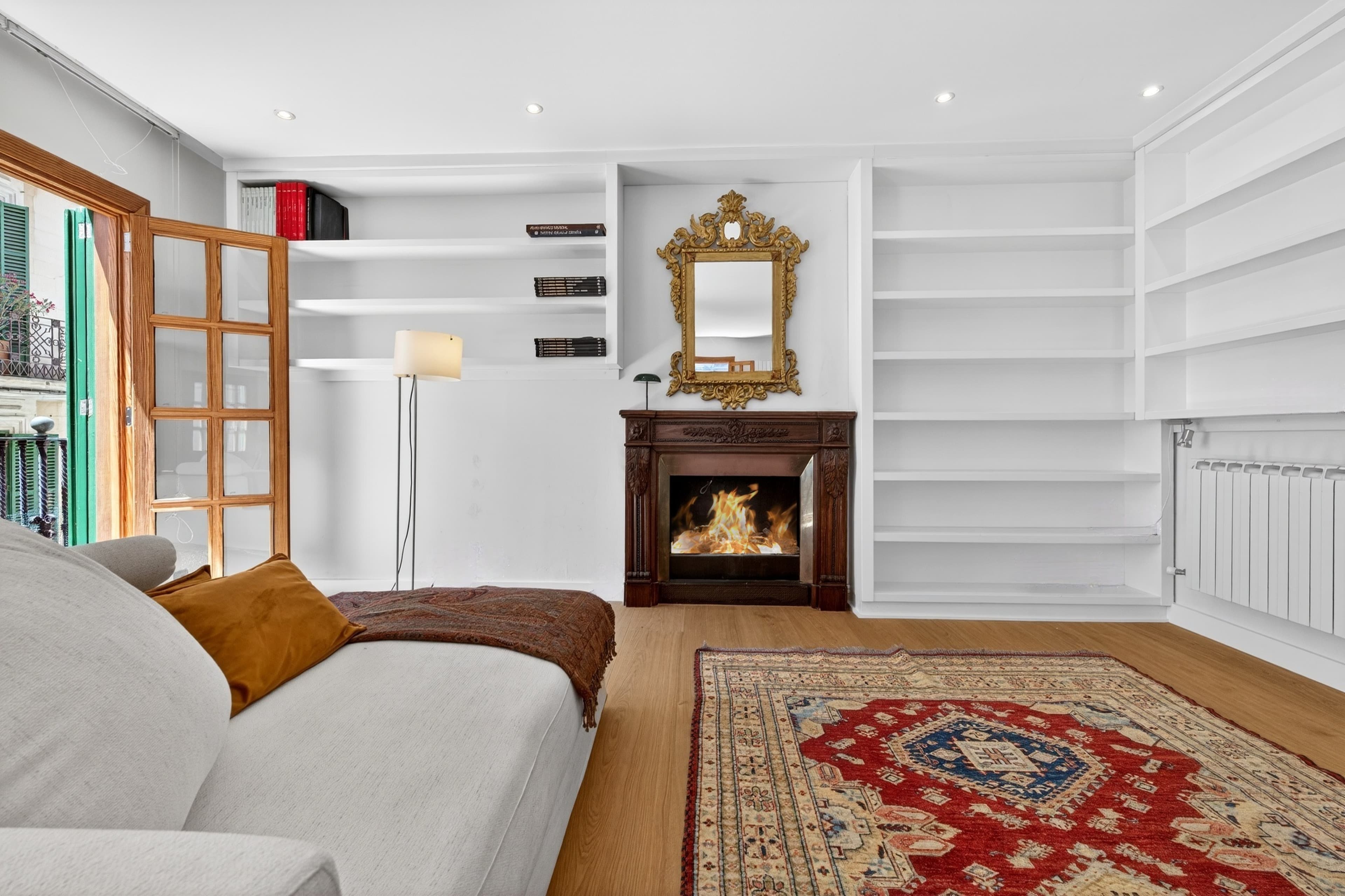 Elegant living in La Seu with parking space, 16