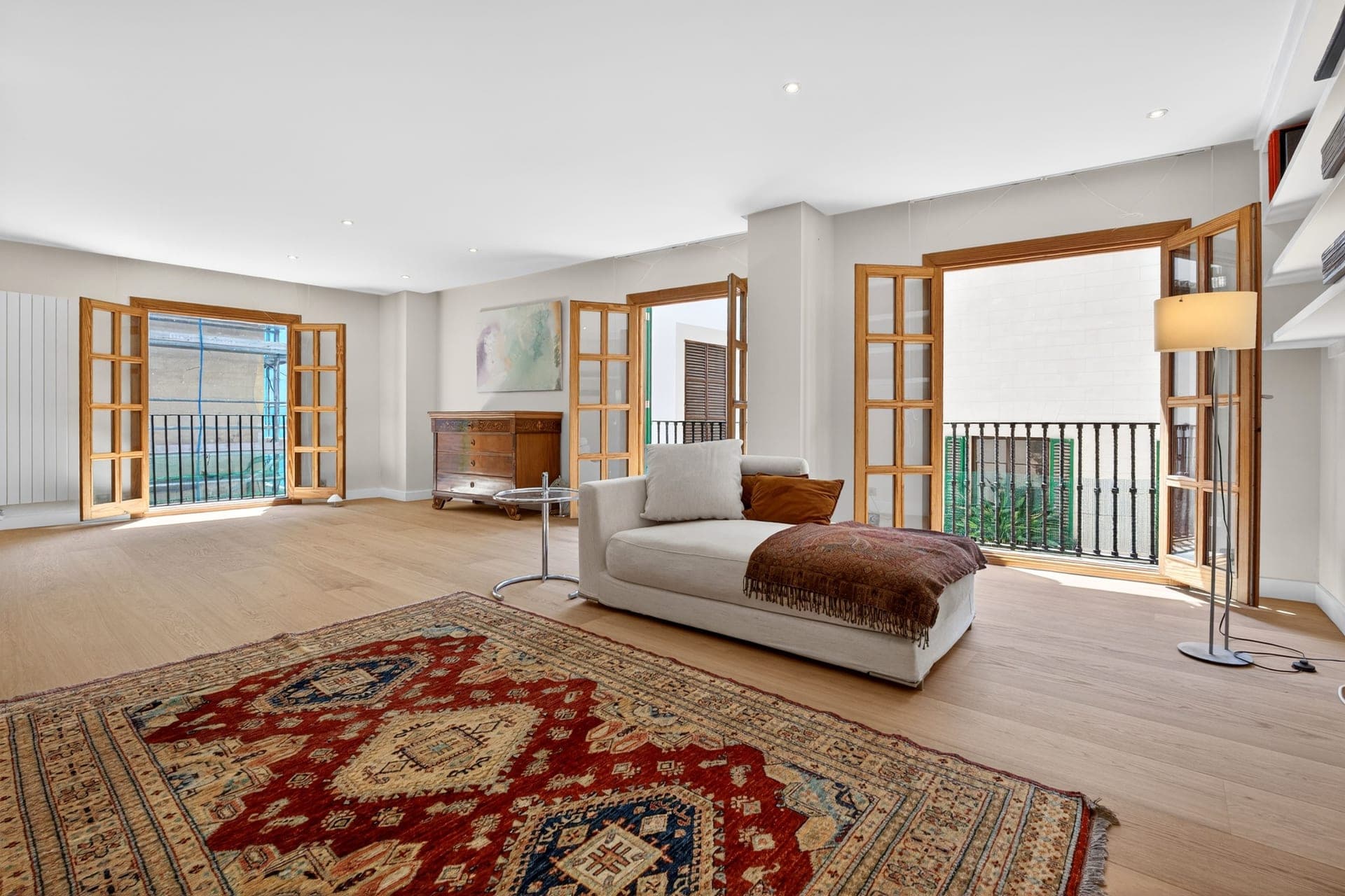 Elegant living in La Seu with parking space, 1