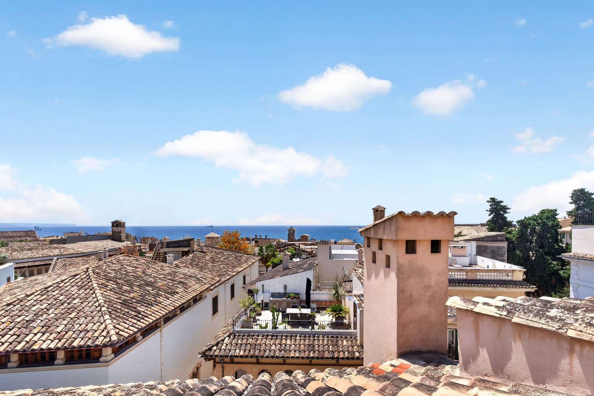 Elegant living in La Seu with parking space, 2