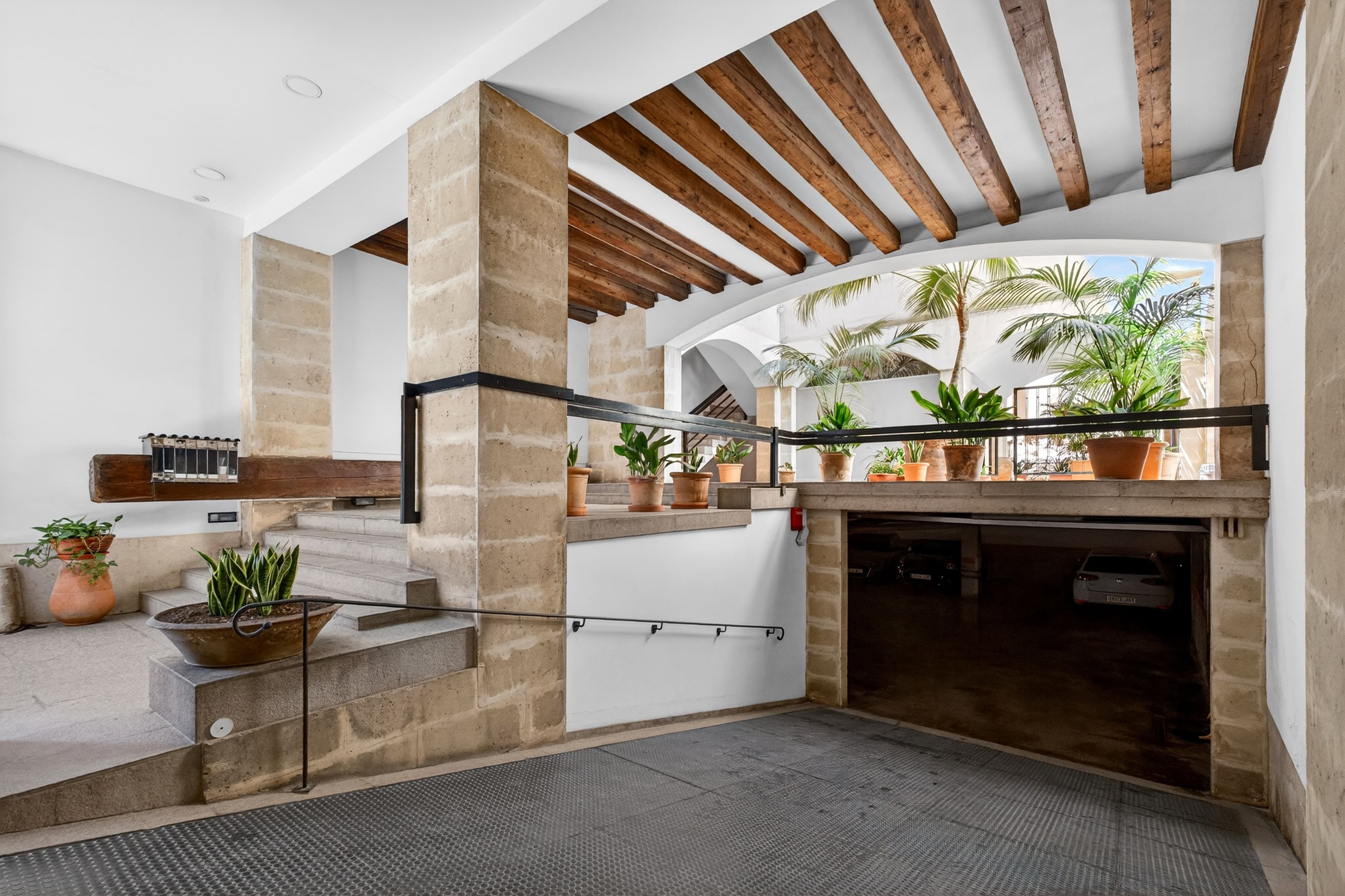 Elegant living in La Seu with parking space, 23