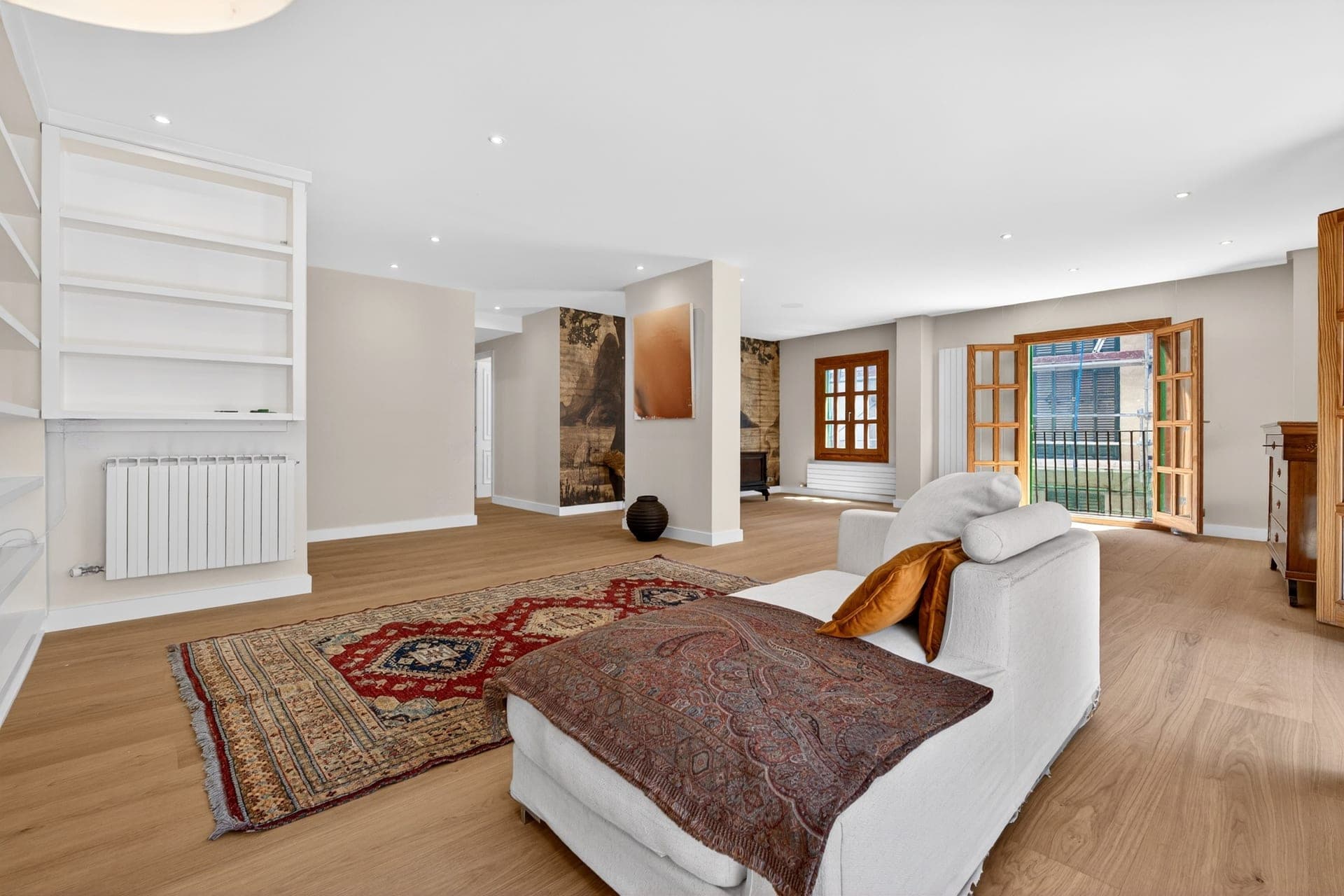 Elegant living in La Seu with parking space, 17